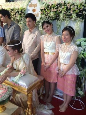 ชุดไทยเพื่อนเจ้าสาว เช่าที่แบมบี้ เวดดิ้ง ห้วยขวาง